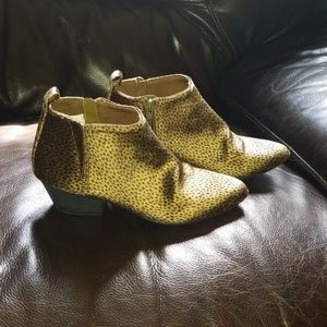 Old Navy size 7 ankle boots